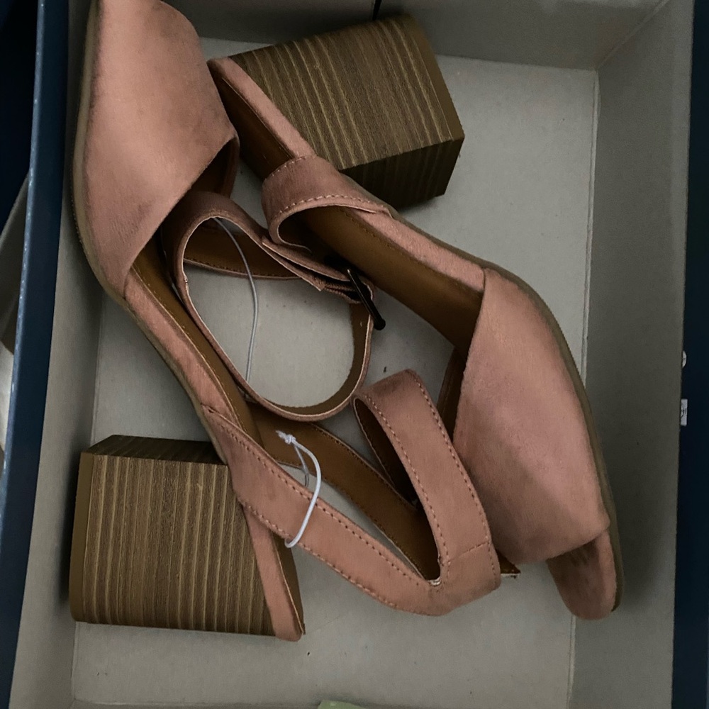 Elegant Pink Block Heel Sandals